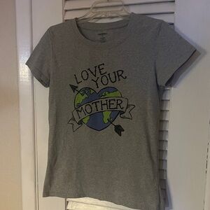 🤩 $5 SALE! 🤩 Chemistry “Love Your Mother” tee